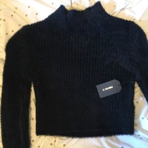Forever 21 super fuzzy black cropped sweater